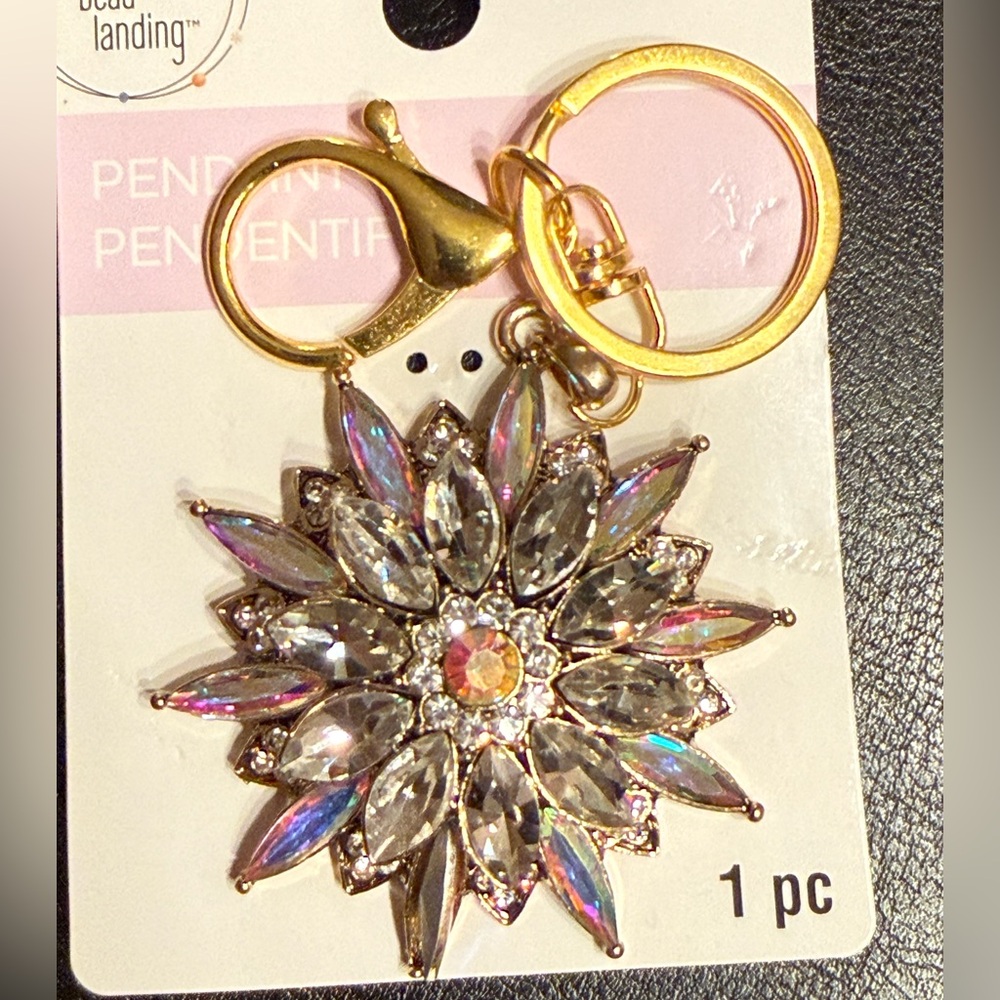 NWT Elegant Gold and Crystal Flower Keychain / Bag Charm